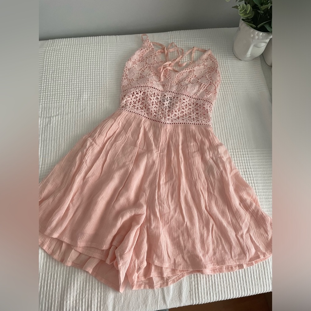ABERCROMBIE  light pink lace crochet halter sleeveless romper size XS